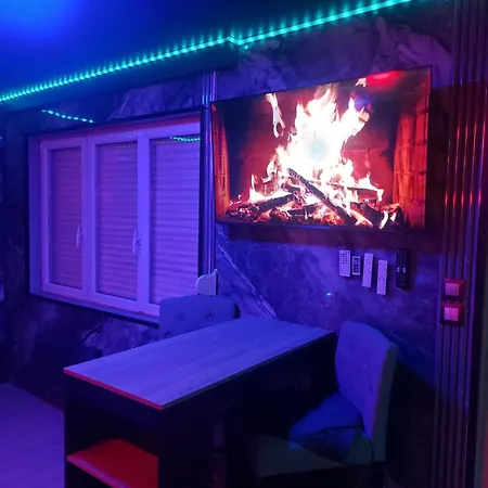 מלון אהבה And *