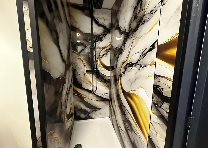 And Yetişkin Oteli *